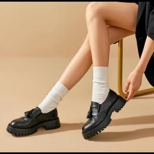 Black size 8 Beau Today Loafer.